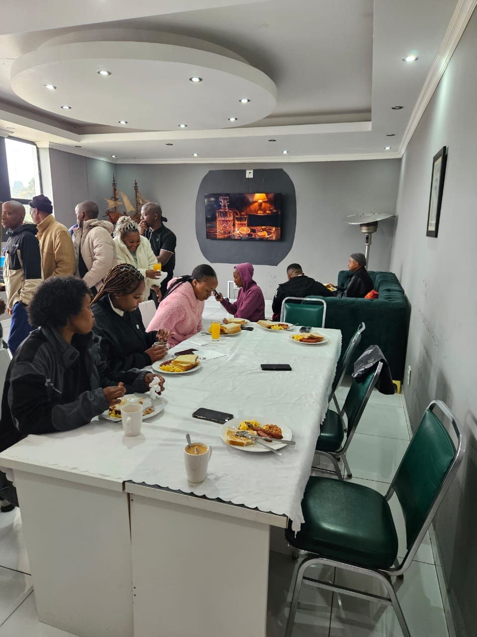 Full breakfast dining experience for hotel guests and groups
