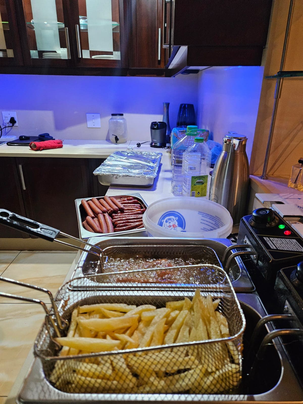 Commercial kitchen fryer and fresh food preparation station